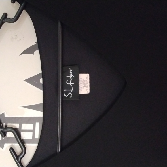 S.L. Dress 🖤 - Picture 4 of 5